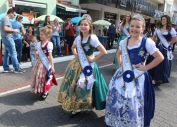 Festa na Praça abre oficialmente os eventos da 32ª Schützenfest