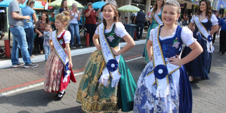 Festa na Praça abre oficialmente os eventos da 32ª Schützenfest