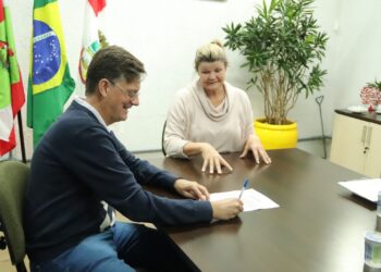 Assinada a ordem de serviço para melhorias na Arena Jaraguá