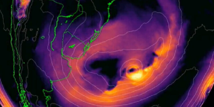 Ciclone passa por Santa Catarina com ventos de até 100 km/h