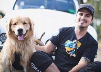 Influenciador e cachorro de SC morrem em acidente nos EUA