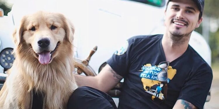 Influenciador e cachorro de SC morrem em acidente nos EUA