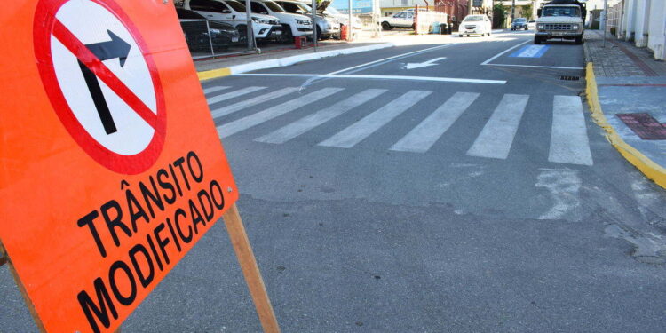 Rua no Centro de Guaramirim passa a ter novo sentido