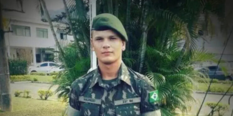 Cabo do Exército é morto a tiros na porta de casa em Blumenau