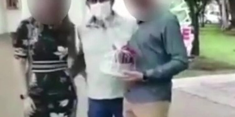 [Vídeo] Vereador de SC é suspenso por 12 meses após apalpar mulher