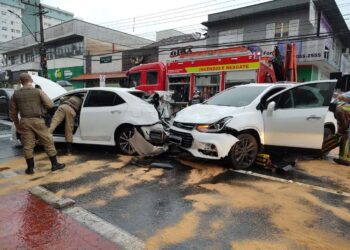 Fotos: Acidente envolvendo quatro veículos é registrado em Jaraguá do Sul