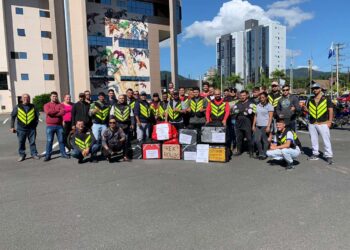Motoboys fazem manifestação contra cobrança do estacionamento rotativo em Jaraguá