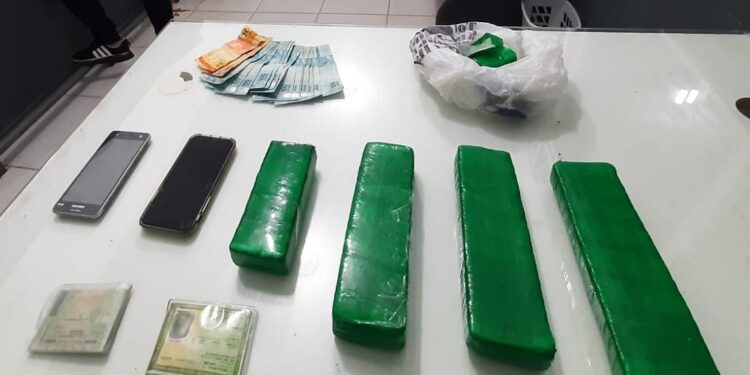 Traficantes são presos com mais de 1,5 kg de maconha em Guaramirim