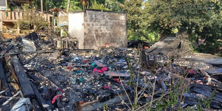 Família perde tudo após incêndio em Schroeder