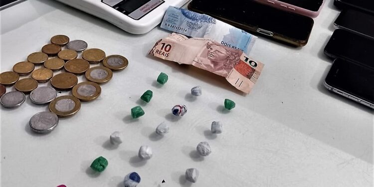 Ponto de tráfico de drogas é descoberto após ocorrência de perturbação em Jaraguá