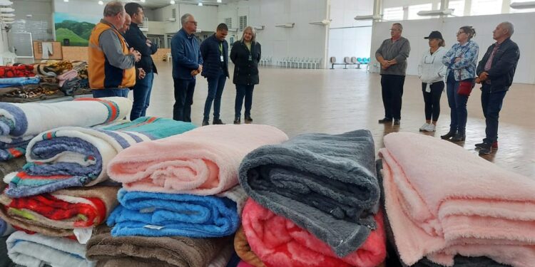 Prefeitura de Jaraguá do Sul doa 100 cobertores a entidades sociais
