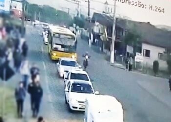 Motociclista que empinou moto em Schroeder tem CNH recolhida