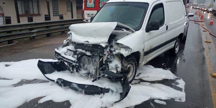 Ciclista fica ferida após acidente na SC-108, em Guaramirim