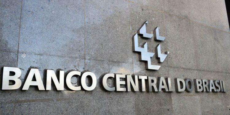 Banco Central eleva taxa básica de juros para 12,75% ao ano