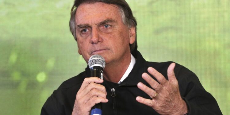 Presidente diz que deve ter sido único líder contrário ao isolamento