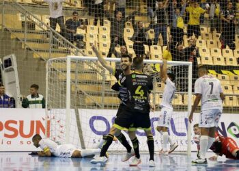 Jaraguá Futsal vence a primeira no Estadual