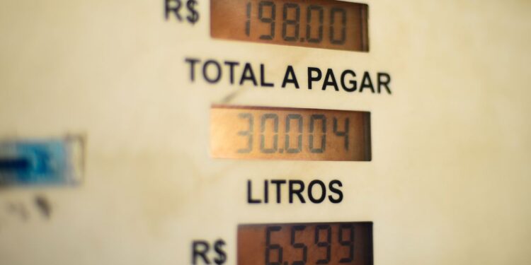 Postos terão duas formas de mostrar preços de combustíveis