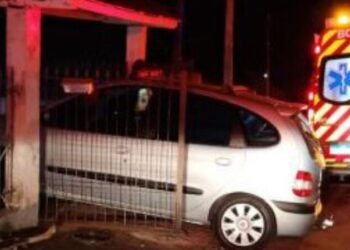 Mãe se confunde com pedais do veículo e mata filha prensada em Blumenau