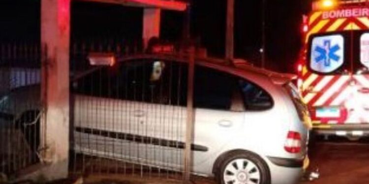 Mãe se confunde com pedais do veículo e mata filha prensada em Blumenau