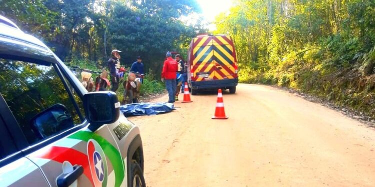 Homem passa mal e morre durante trilha de moto em São João do Itaperiú