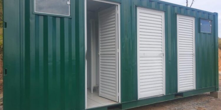 Banheiro em frente à Chiesetta Alpina, em Jaraguá do Sul, é depredado