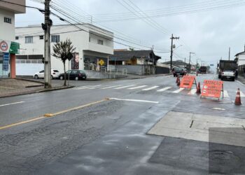 Começa o recapeamento da rua Bertha Weege, em Jaraguá do Sul