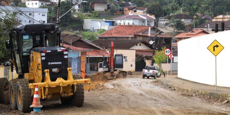 Prefeitura dá sequência em revitalização da rua Irmão Leandro, em Jaraguá do Sul