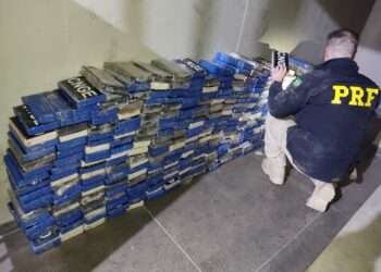 [Vídeo] PRF apreende mais de 100 milhões de reais em cocaína na BR 101, em Joinville