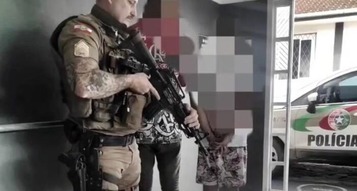 Jovem é preso por tráfico de drogas em Jaraguá do Sul