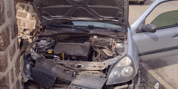 Motorista sofre mal súbito e colide contra muro de residência, em Schroeder