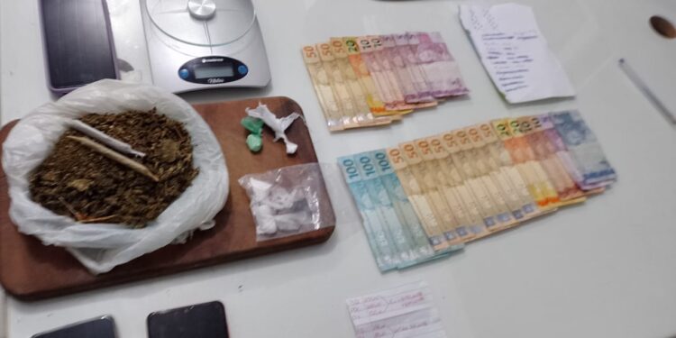 Casal é preso por tráfico de drogas em Jaraguá do Sul