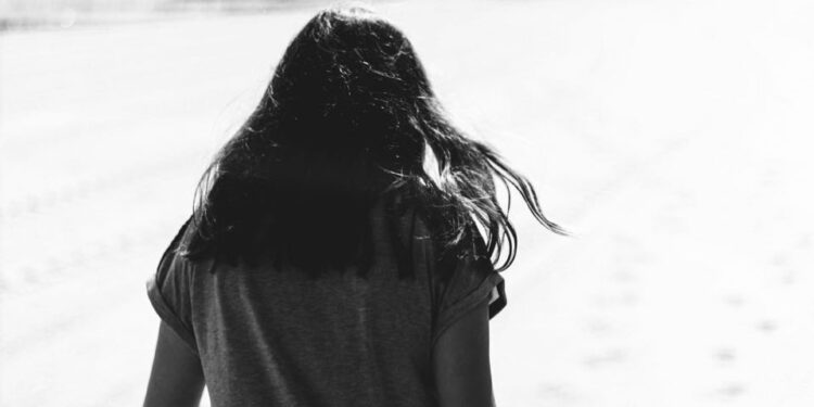 Menina de 11 anos que foi estuprada em SC consegue fazer aborto