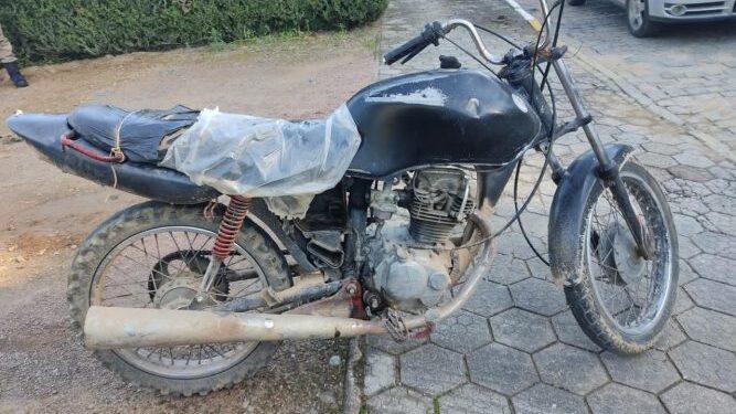 Homem é preso com moto furtada em Corupá