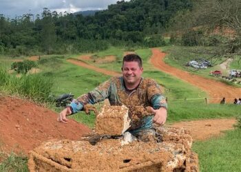 Homem que morreu durante trilha de moto em São João do Itaperiú é identificado