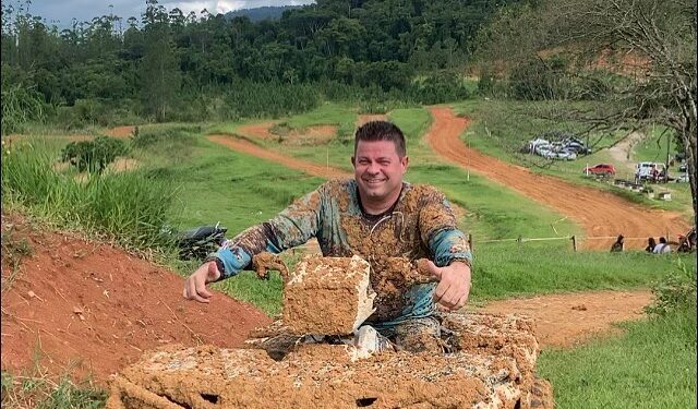 Homem que morreu durante trilha de moto em São João do Itaperiú é identificado