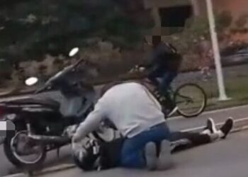 Motociclista fica ferido após acidente entre carro e moto em Jaraguá do Sul