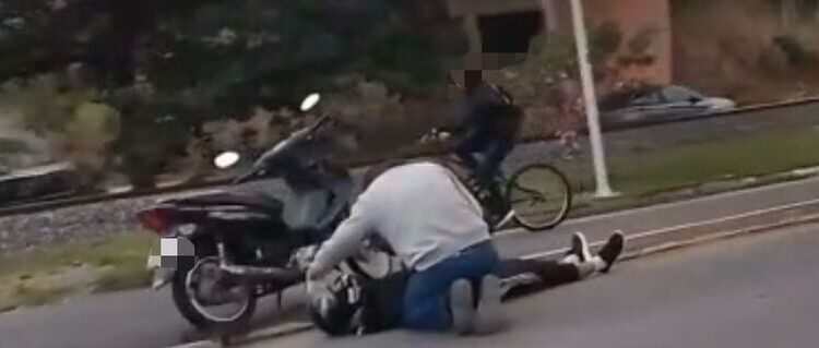 Motociclista fica ferido após acidente entre carro e moto em Jaraguá do Sul