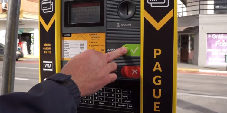 Mulher dá tapa em trabalhadora do estacionamento rotativo de Jaraguá do Sul