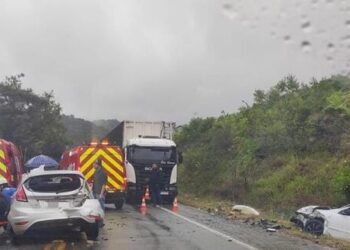 [Fotos] Engavetamento deixa quatro pessoas feridas na SC-108, em Massaranduba