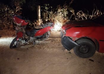 [Fotos] Motociclista fica ferido após bater de frente com carro em São João do Itaperiú