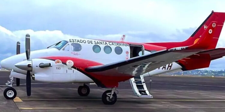 Governador é acusado de voar com avião Arcanjo enquanto criança precisava ser transferida