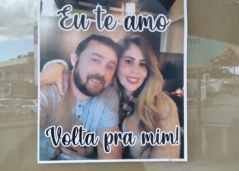 Homem distribui cartazes se declarando para a ex em Jaraguá do Sul