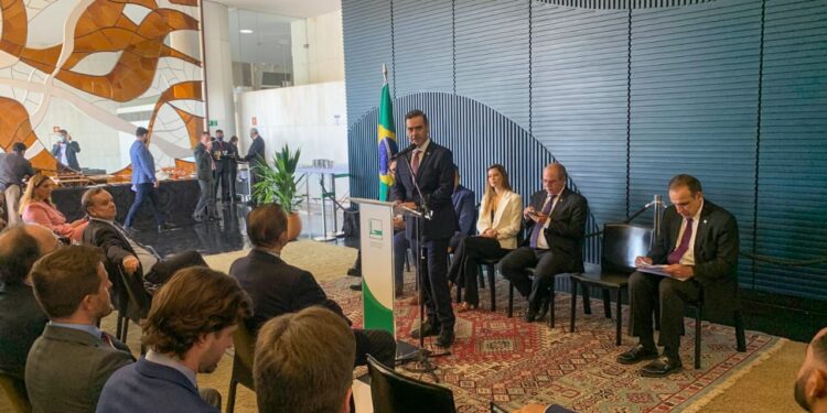 Deputado jaraguaense será o relator de Projeto que regulamenta perfil do Operador Logístico