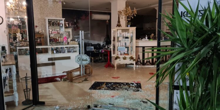 [Fotos] Loja de perfumes no Centro de Jaraguá do Sul é furtada