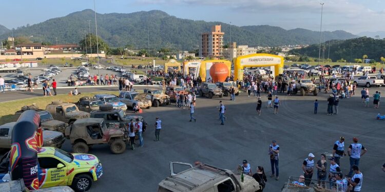 Mais de 300 veículos participam da Transcatarina em Jaraguá do Sul
