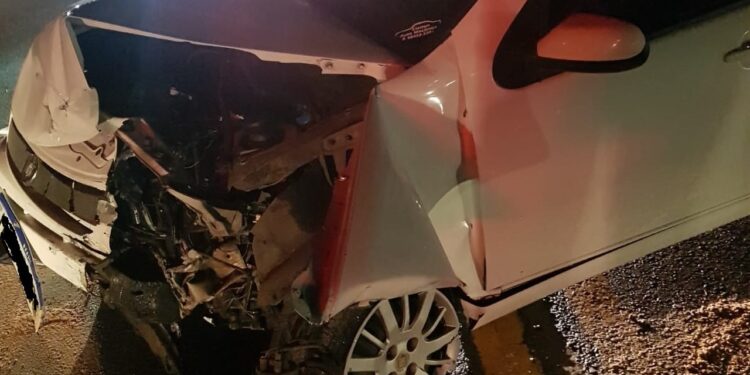 Carros colidem de frente na BR-280, em Araquari