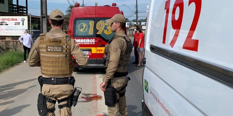 Homem fica gravemente ferido após ser atropelado em Jaraguá do Sul