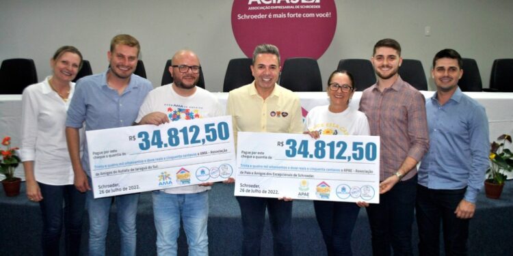 Apae de Schroeder e AMA de Jaraguá recebem recursos da 1ª Pastelada do Rancho Bom e Paulina Salgados