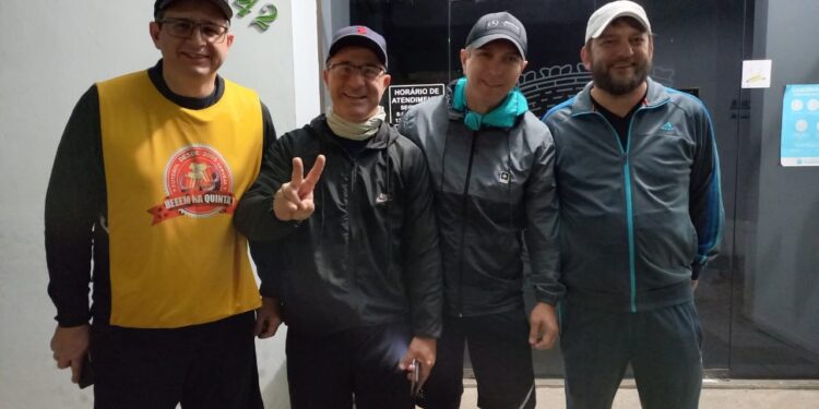 Prefeito de Guaramirim faz caminhada de 55 km para pagar promessa feita em ação social