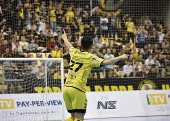 Com três gols de Nenê, Jaraguá Futsal goleia o Tubarão na Liga Nacional